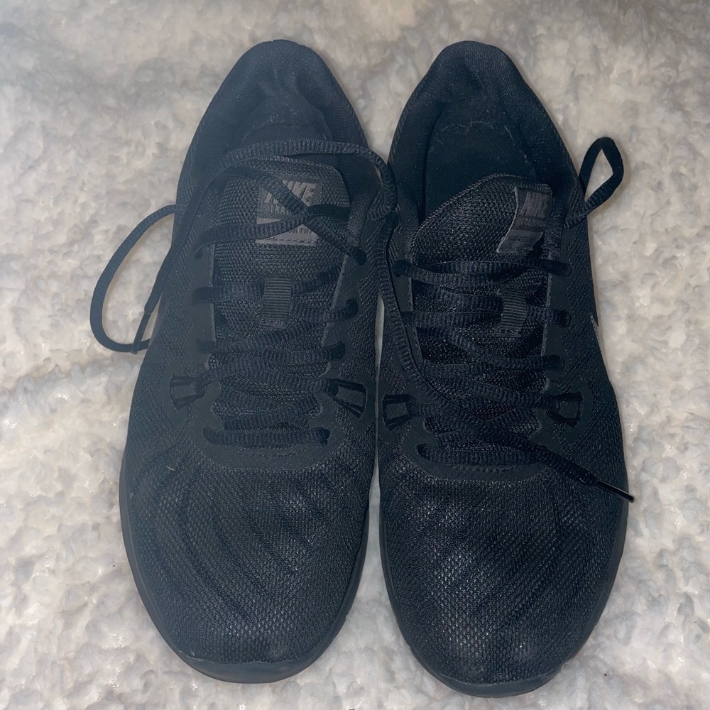 Woman’s Nike 8.5 black sneakers